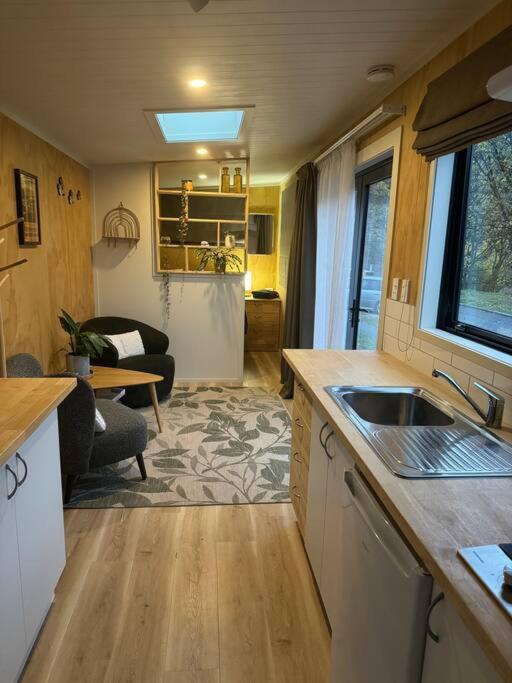 Апартаменты Alpine Tiny Квинстаун Экстерьер фото